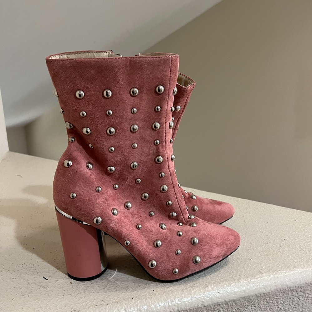cape robbin Pink suede ankle boots with silver studs booties 8.5 Read